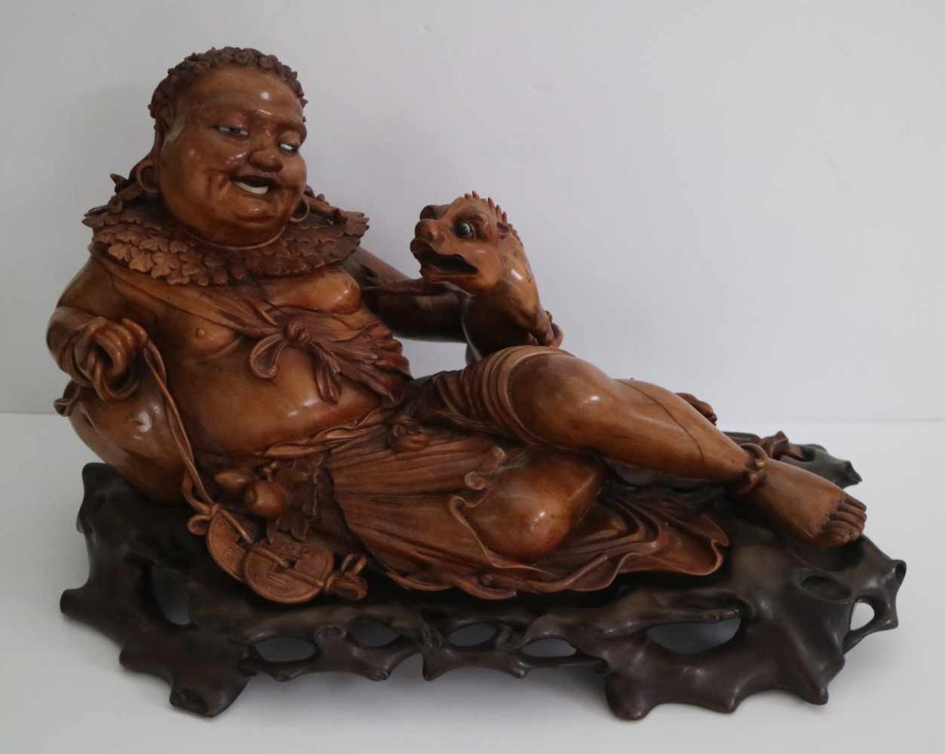 Fine Chinese carving in boxwood from Kubera