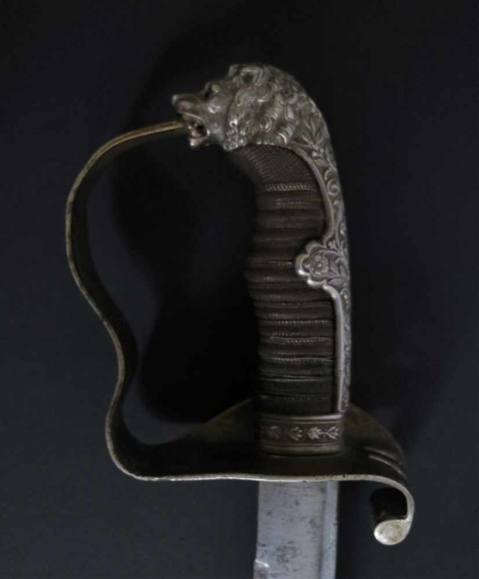 German saber with white metal lion's head - Bild 3 aus 6