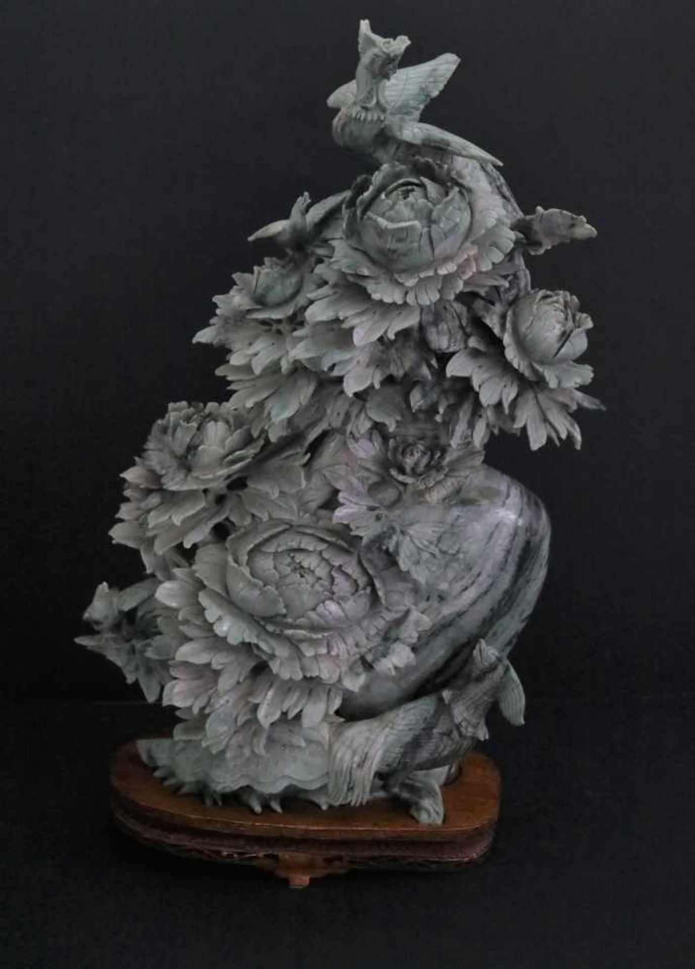 Chinese sculpture with flowers and phenix