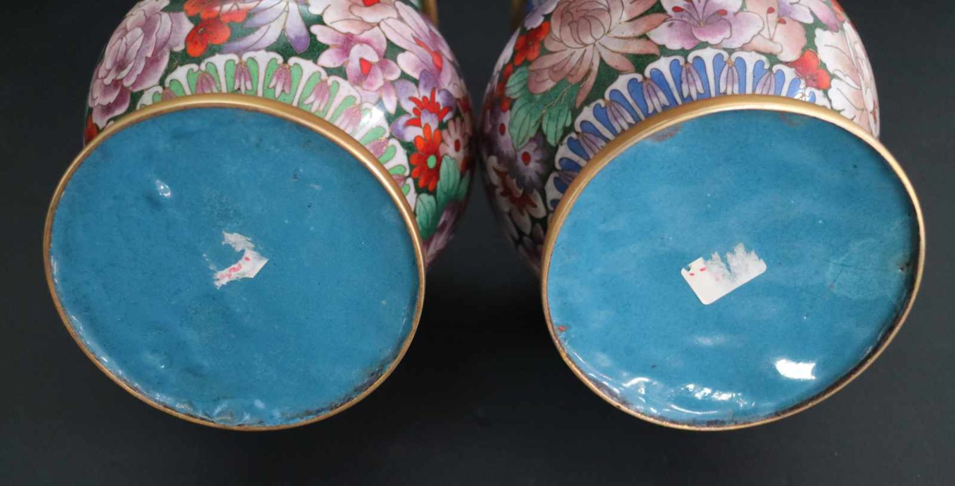 Pair of cloisonné vases - Bild 4 aus 4