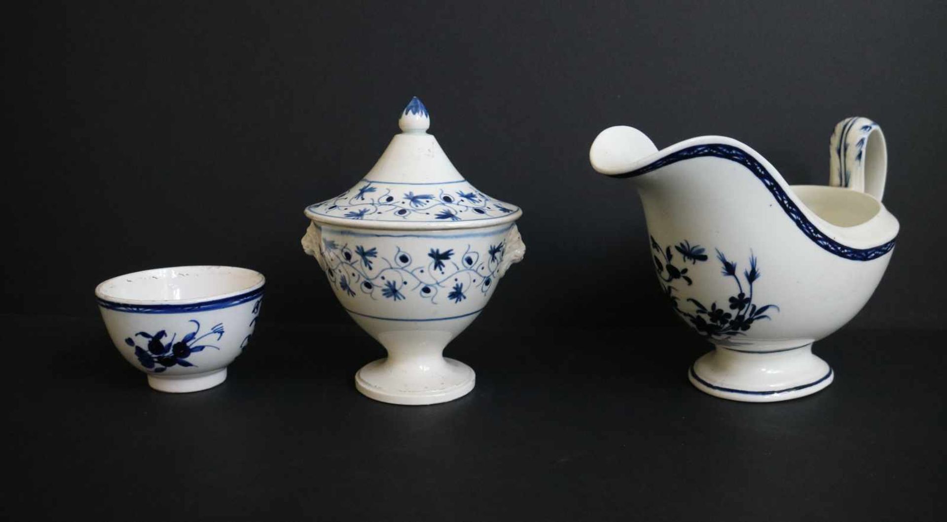Lot of Tournai porcelain - Bild 3 aus 4