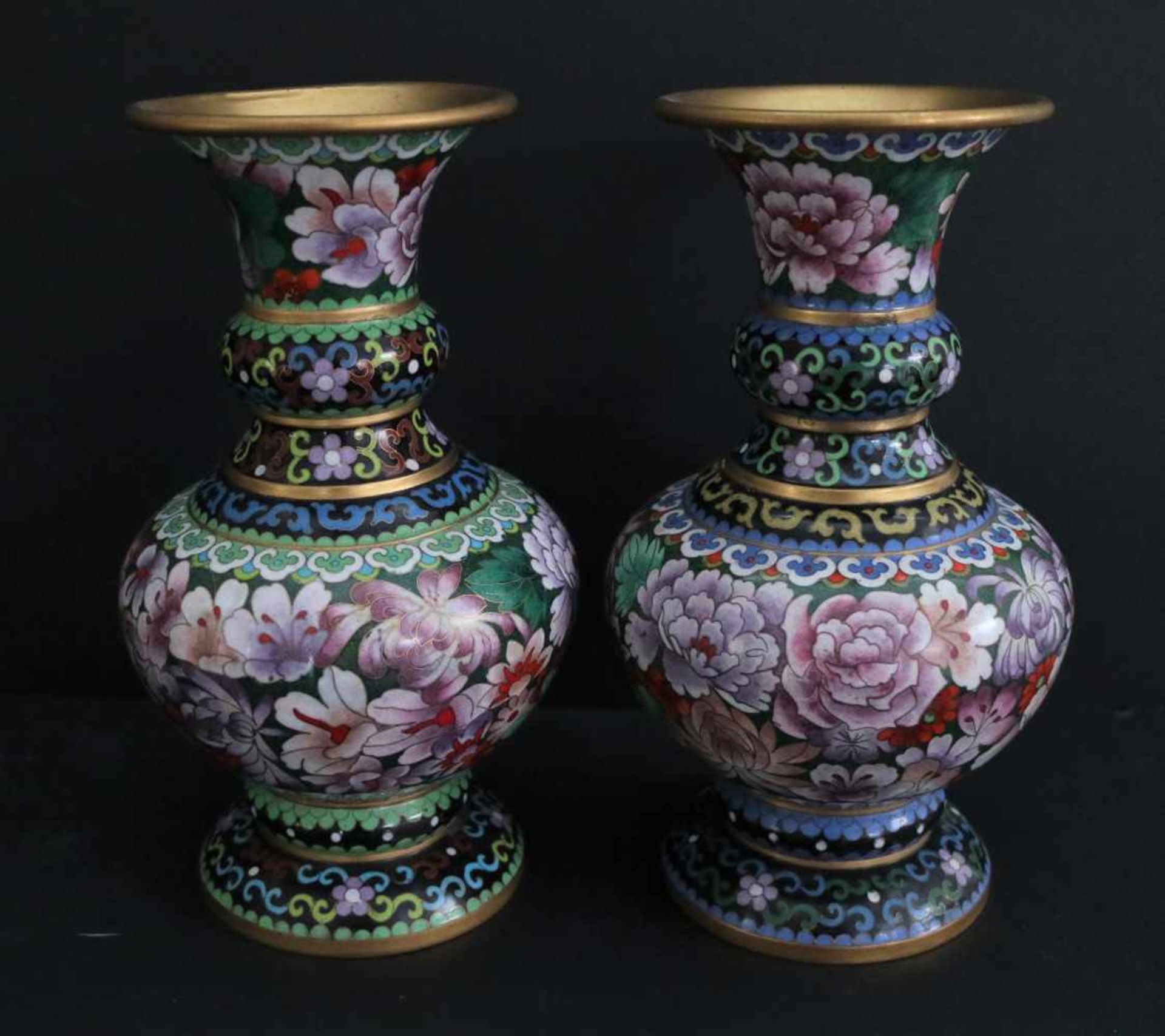 Pair of cloisonné vases - Bild 2 aus 4