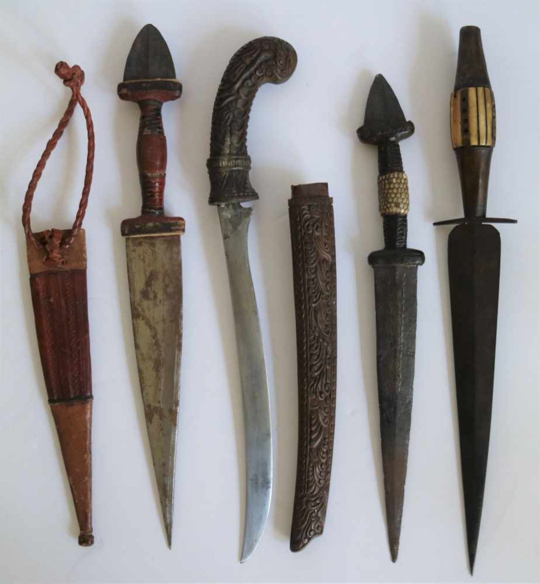 Lot of 4 daggers Asian and North Africa - Bild 2 aus 2