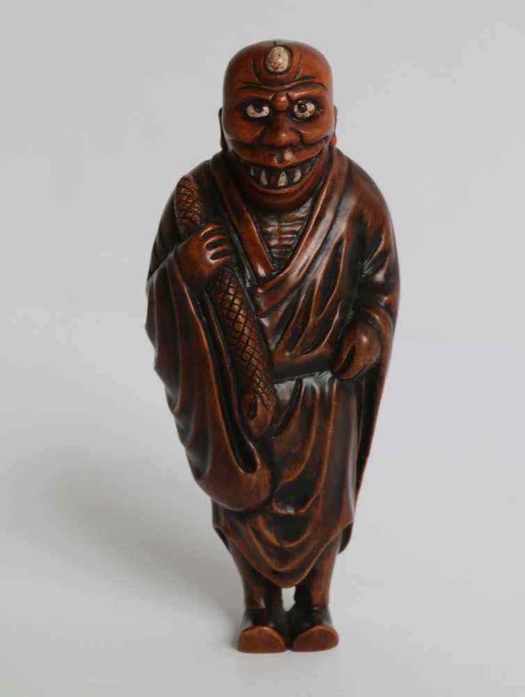 Boxwood netsuke of a sholar Japan 20th century H 10 cm signed private collection - Image 4 of 5