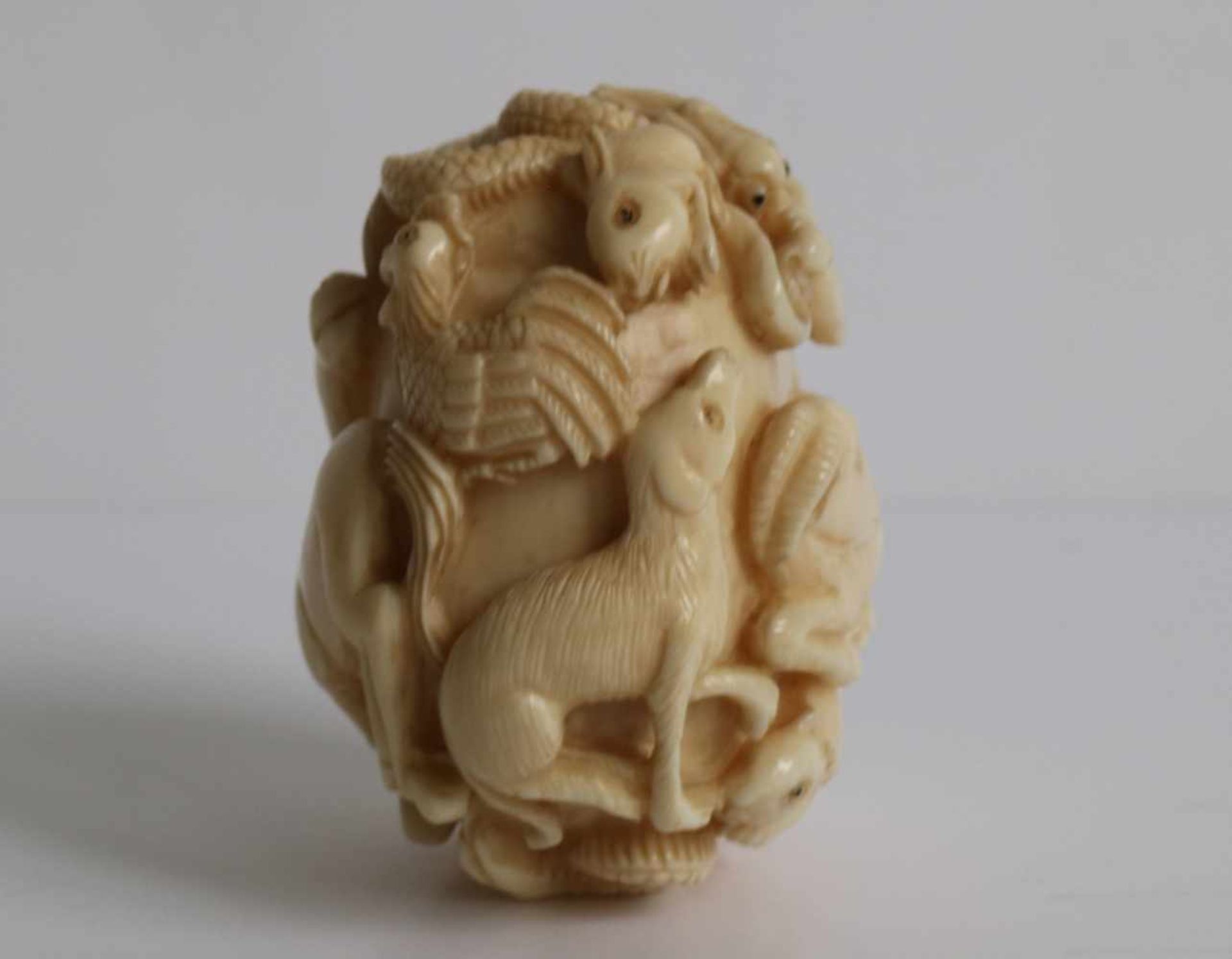 Netsuke Okimono Ivory animals of the Zodiac, Japan TAISHO period L 4,6 cm private collection - Bild 2 aus 5