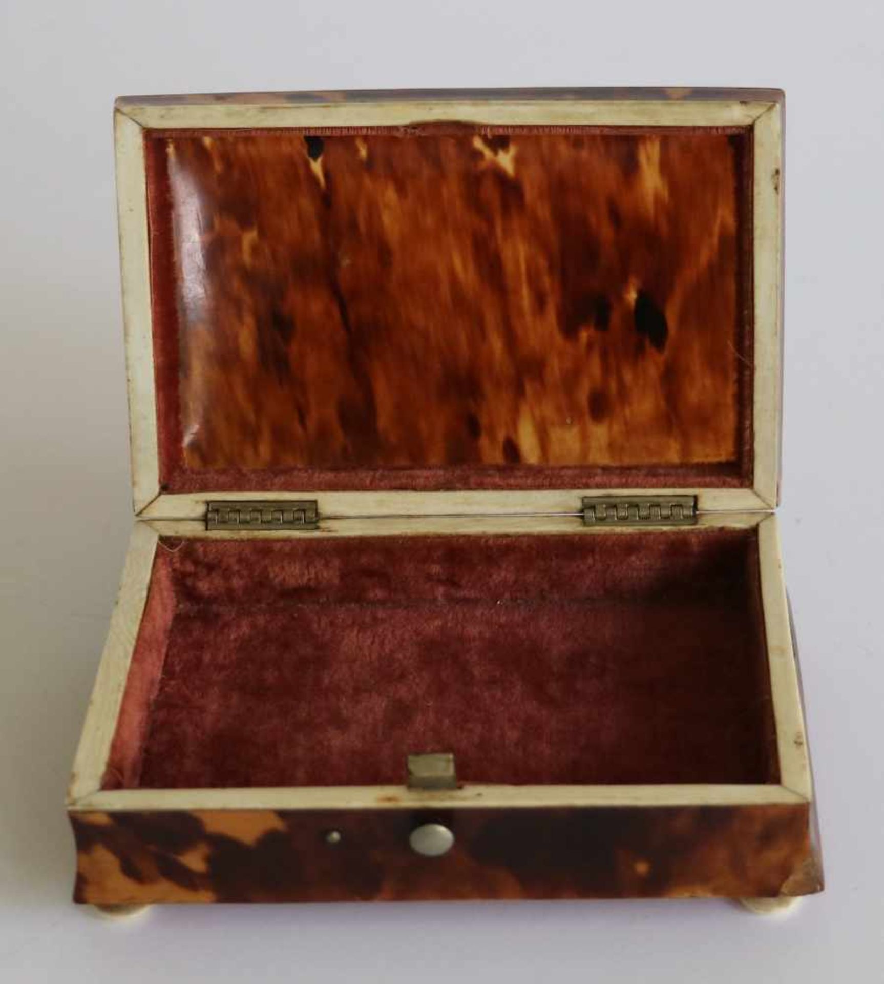 Jewelery box in tortoise and ivory 10,5 x 7 x 3,5 cm