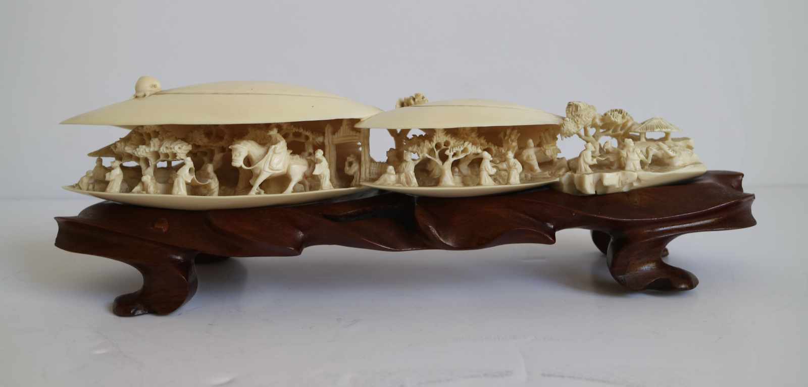 Ivory carving depicting rural scenes inside two clams China, around 1930 L 23,5 cm (without base)