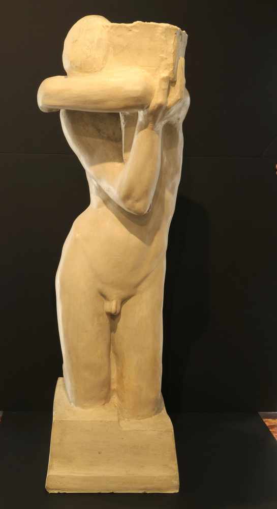 Georges MINNE (1866-1941) The large relic bearer, patinated plaster H 99 cm Postuum cast - Image 2 of 6