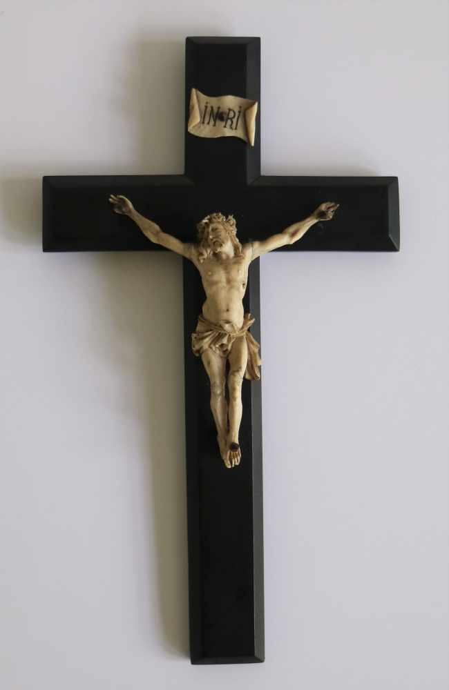 Corpus Christi ivory verso plaque R. Middegaels Bruxelles H 25 B 14 cm (H corpus christi 10 cm)