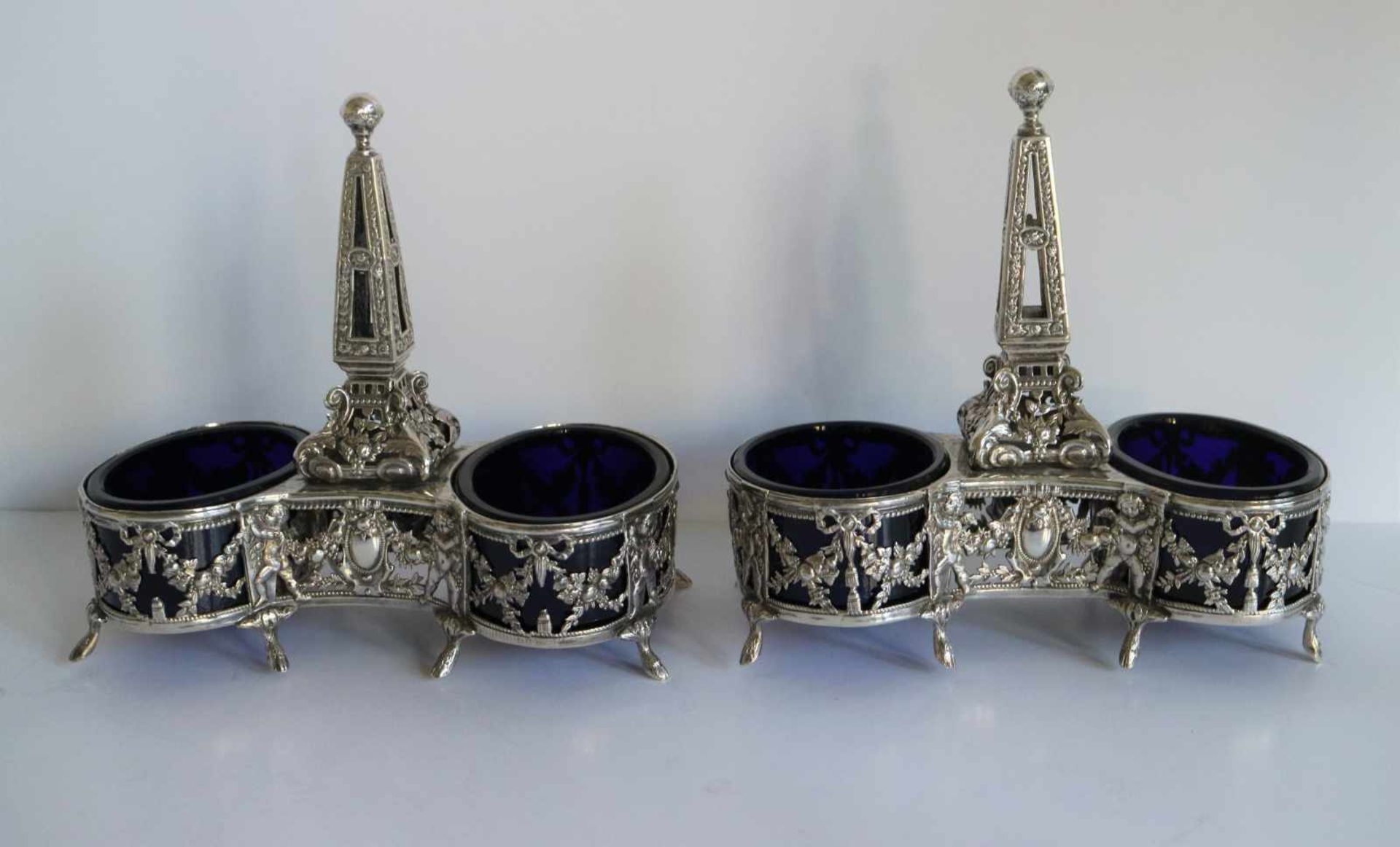 Silver double salt shakers with blue glass, Paris ca 1900 H 14,5 B 15 cm