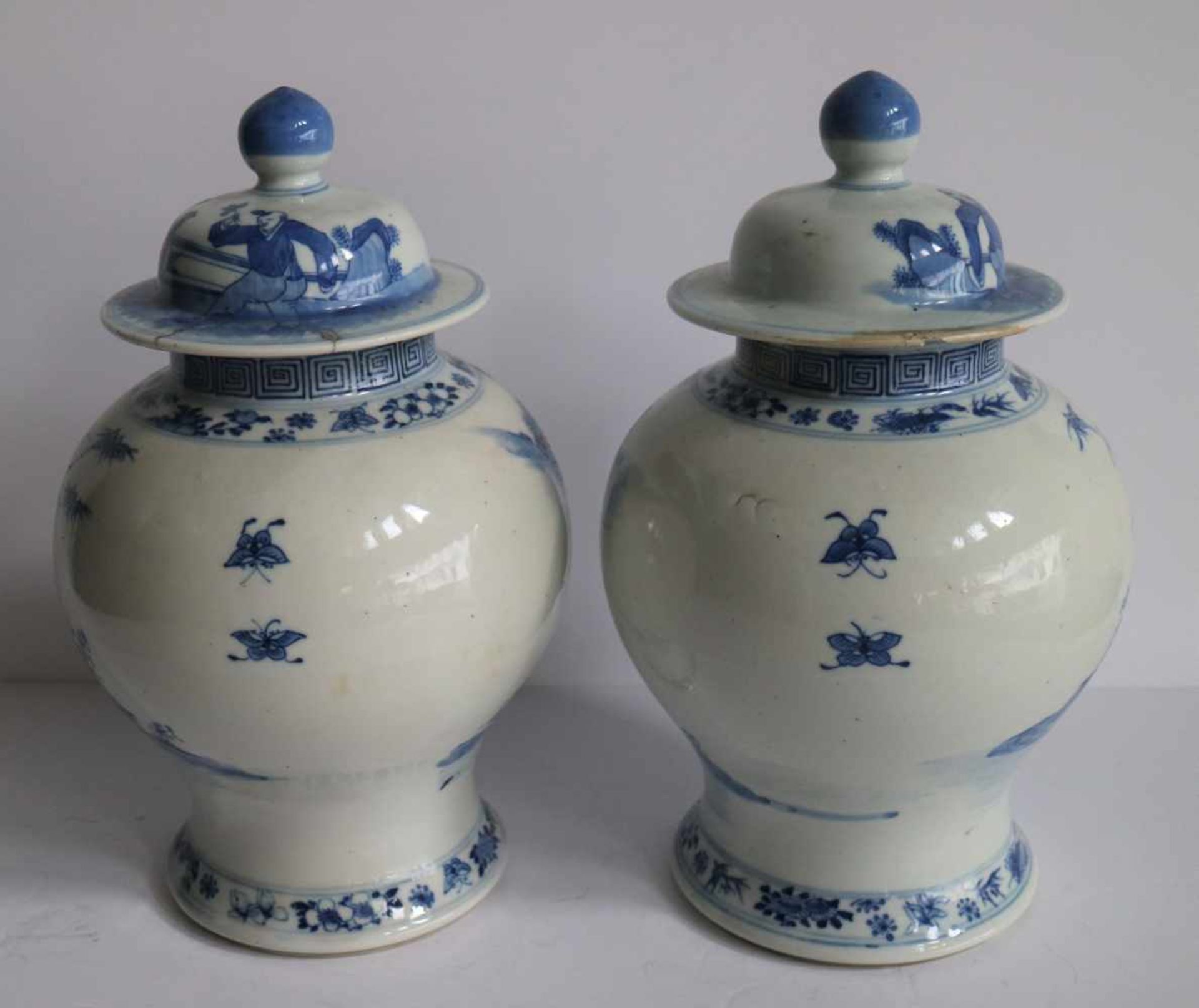 Chinese porcelain pair of blue and white lidded pots 1900 H 31 damage to lid / restoration - Bild 2 aus 6