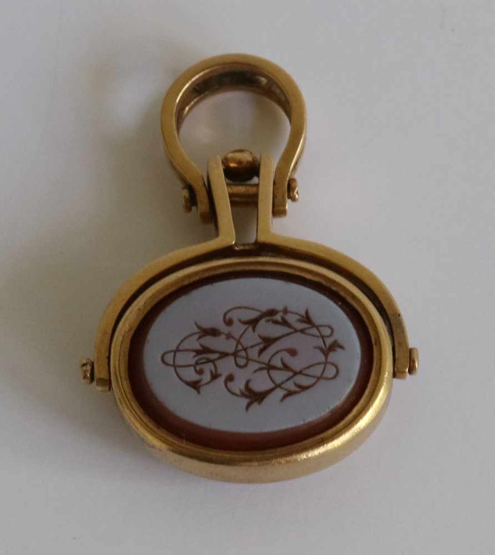 Gold seal pendative 19th century 3,5 x 2,5 x 0,9 cm