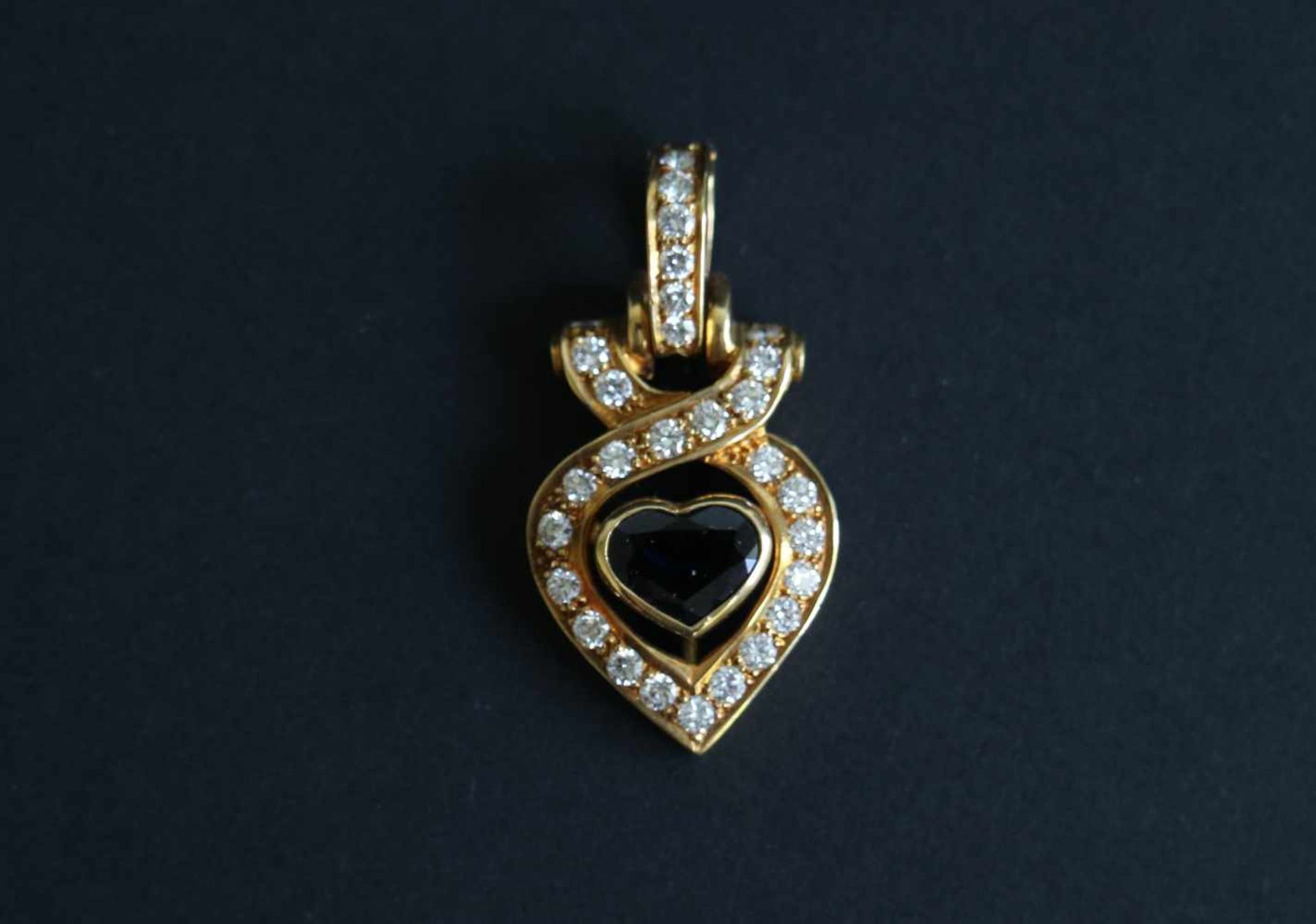 Pendant with blue sapphire 1.1 carat diamond, gold 18 Kt, quality VS / F-G