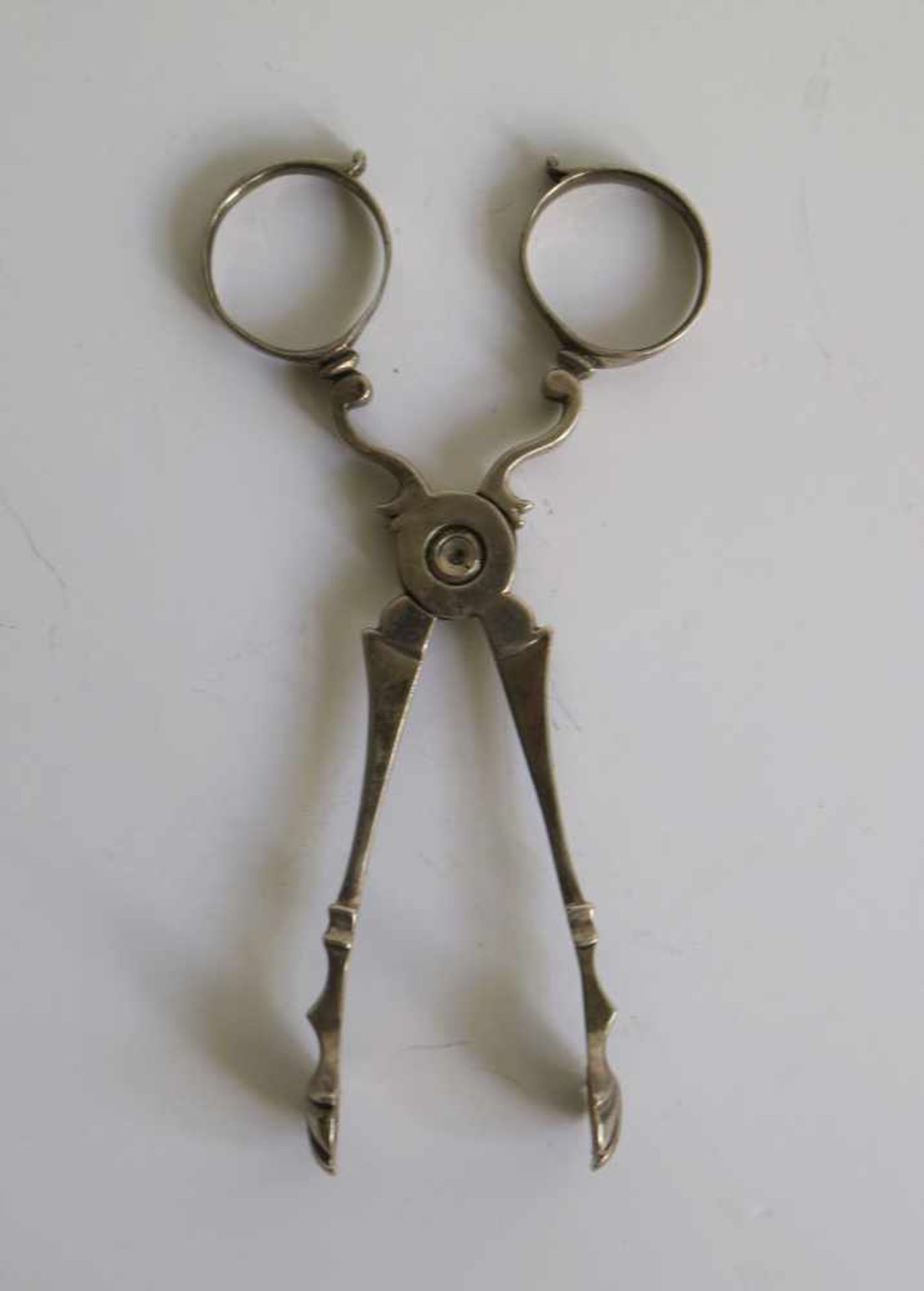 English silver sugar tongs 18th century L 10,5 cm marked