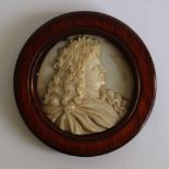 Ivory plaque Louix XIV Louis XIV dia (ivoor) 4,8 cm