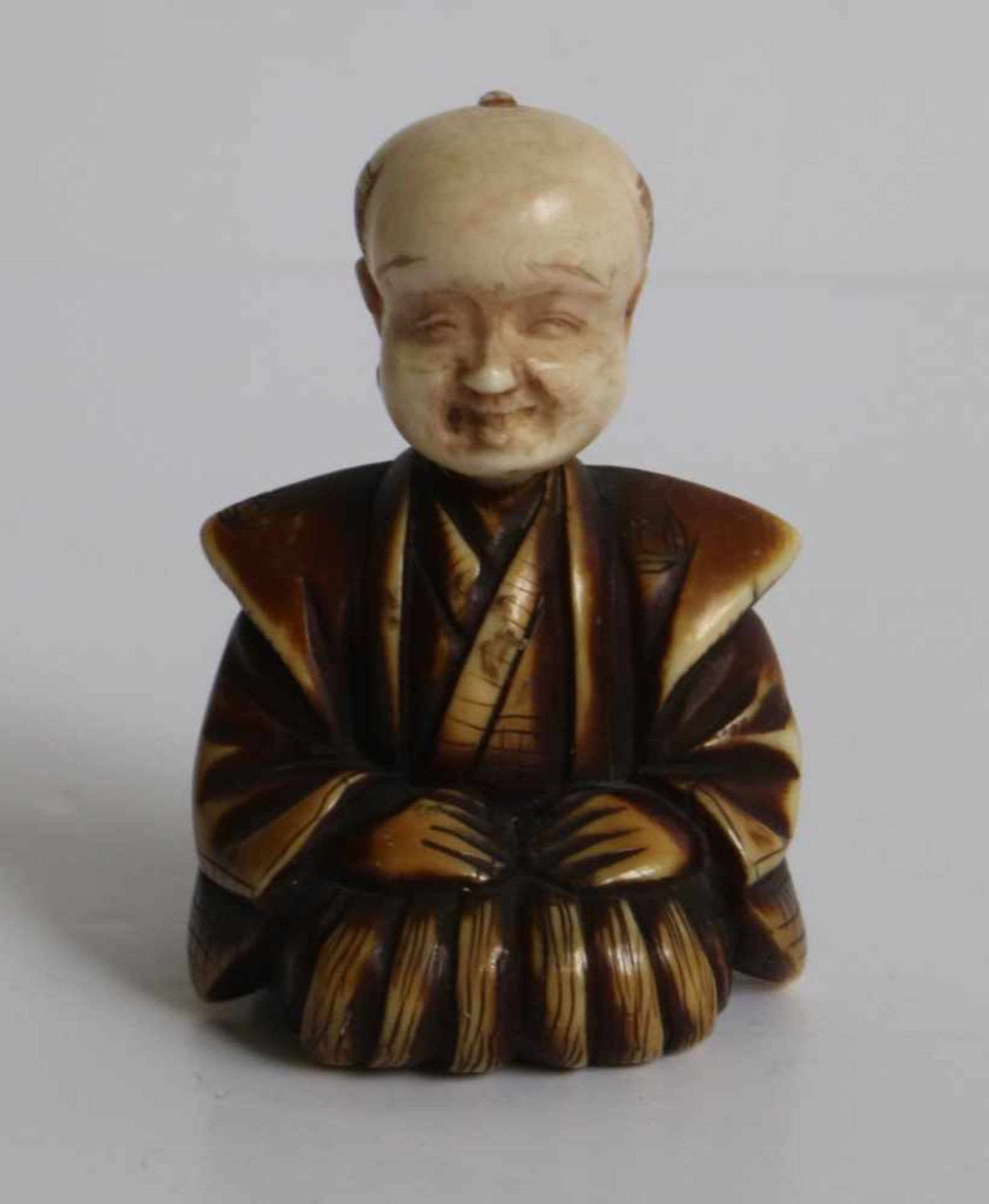 Ivory Netsuke of an official, with articulated neck Japn MEIJI period H 5,4 cm private collection