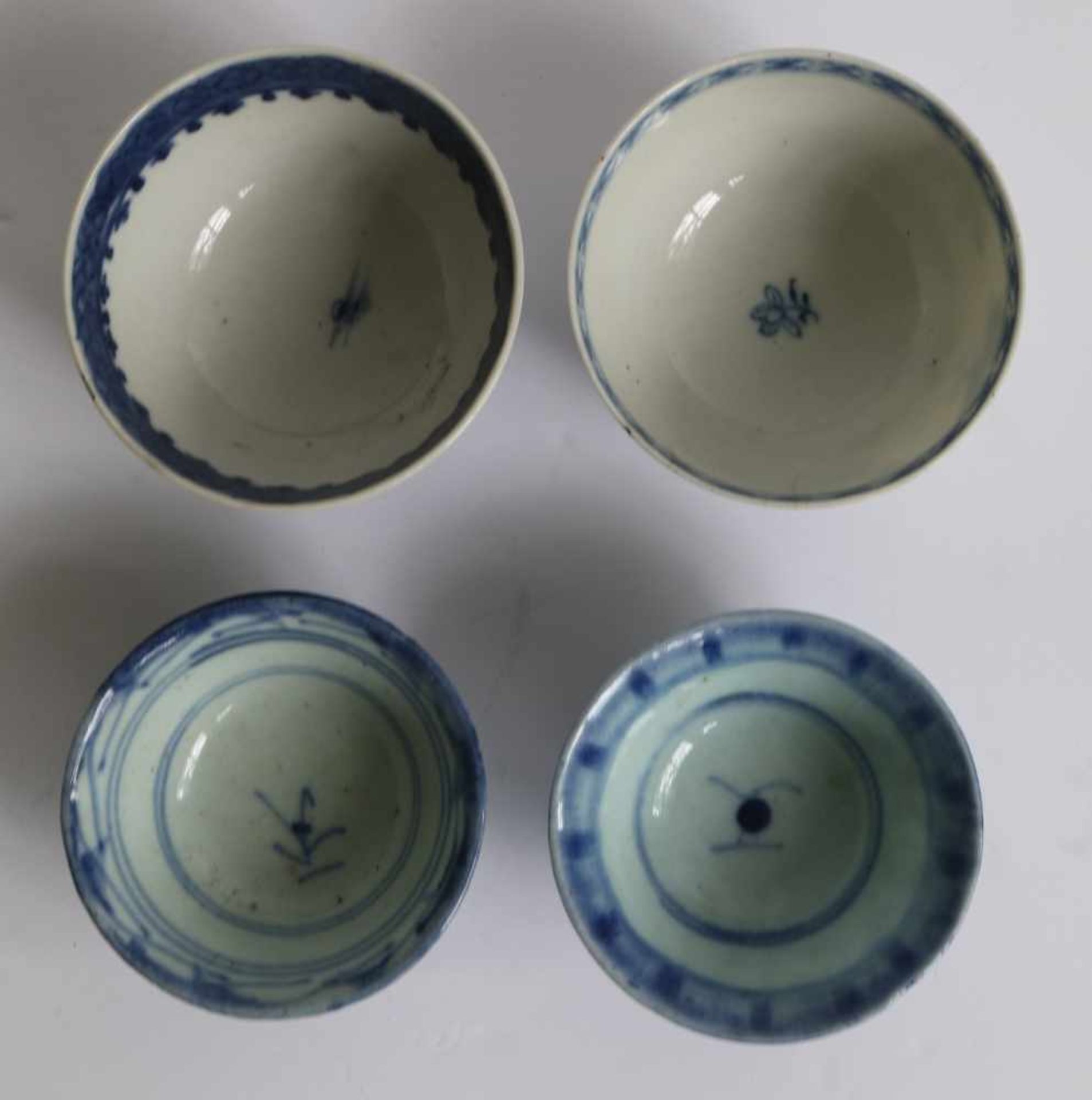 Asian figurine with 4 Chinese cups Chinese lot H 3,5, 5,5 en 12,5 cm dia 8 en 8,5 cm - Bild 4 aus 5