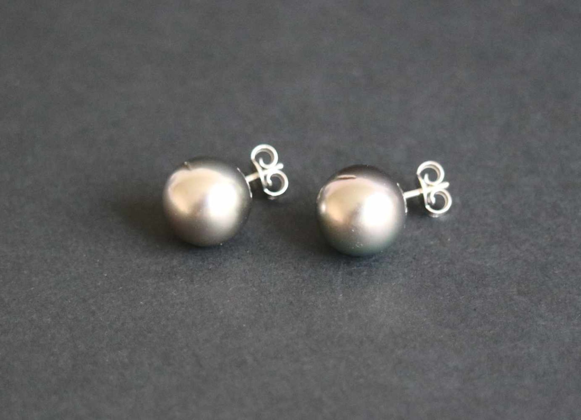 Earrings with Tahitian pearls and 0.12 Kt diamond, 18 Kt gold - Bild 2 aus 2