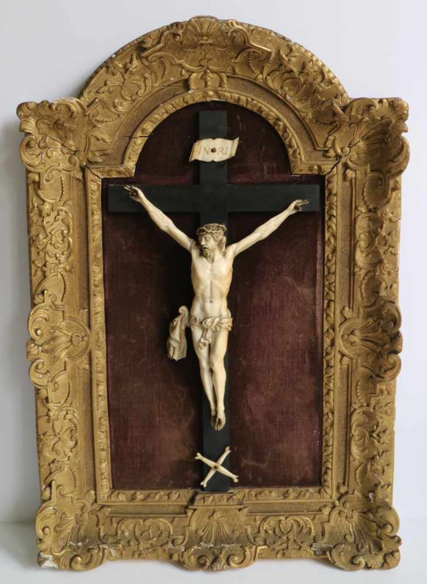 Ivory Christ 19th century with frame kader 49,5 x 74 cm en corpus christi 24 x 33 cm