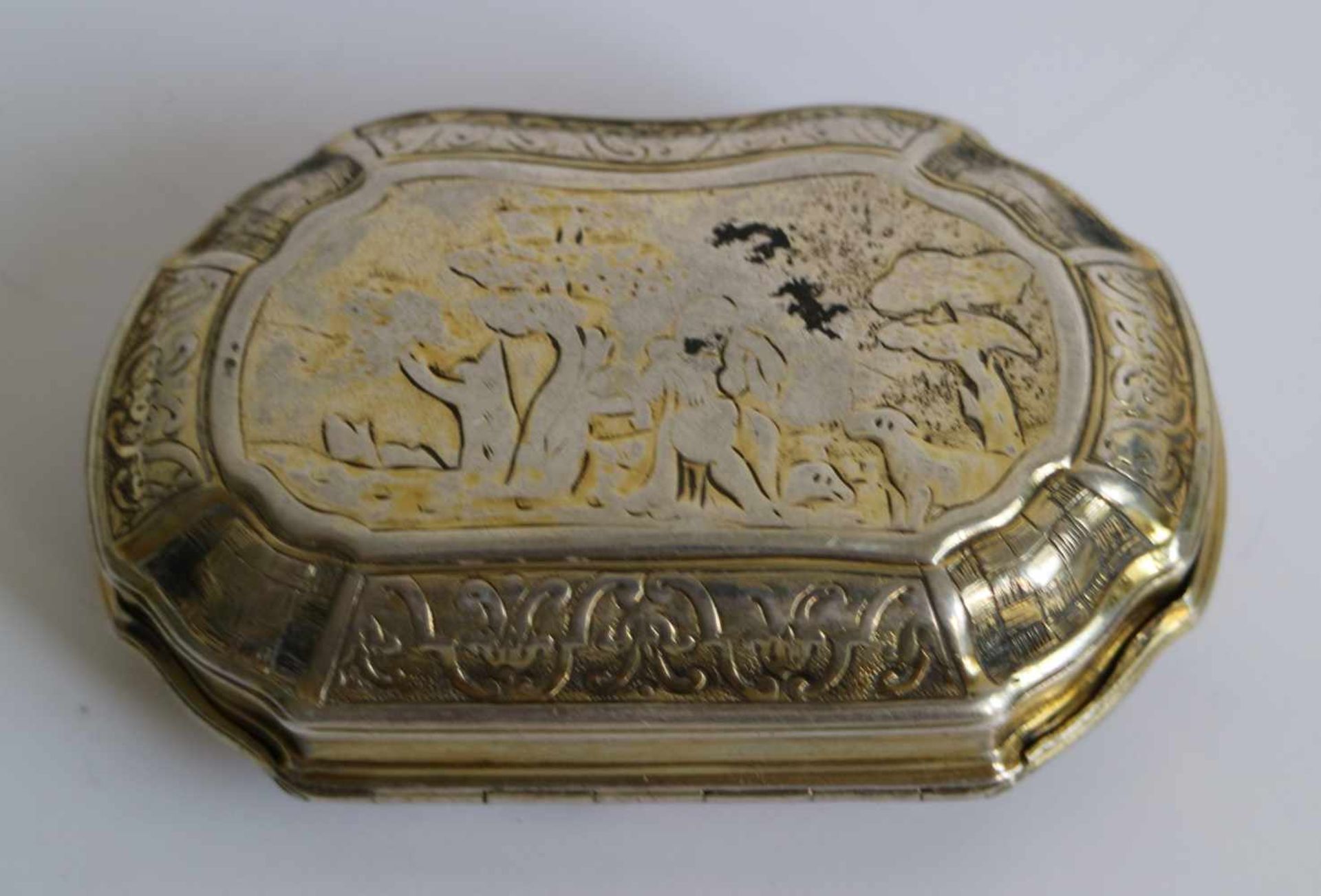 18th century gold-plated silver snuff box Re-engraved in the 19th century, Germany 7,5 x 5 x 2 cm - Bild 2 aus 3