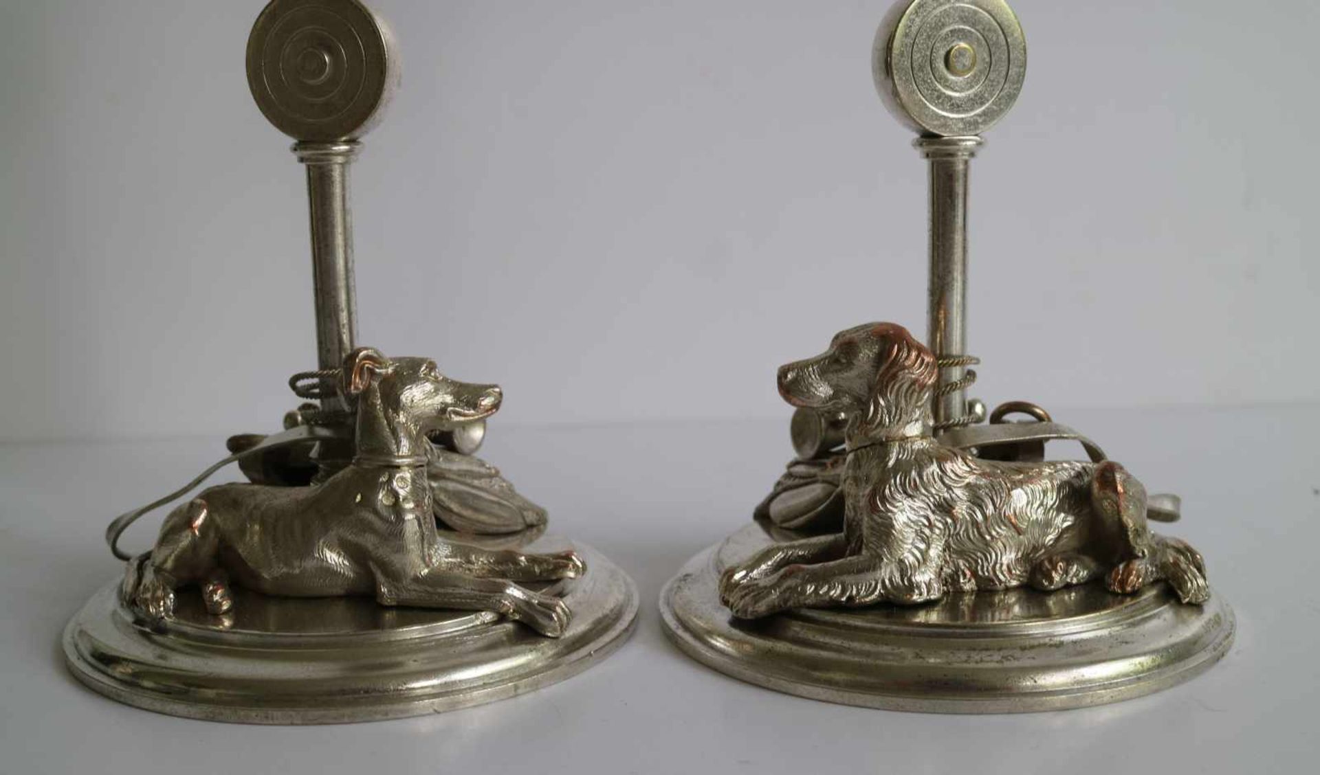 Pair of silver-plated candlesticks with a hunting scene Period 1860 - 1880 H 19 cm - Bild 2 aus 3