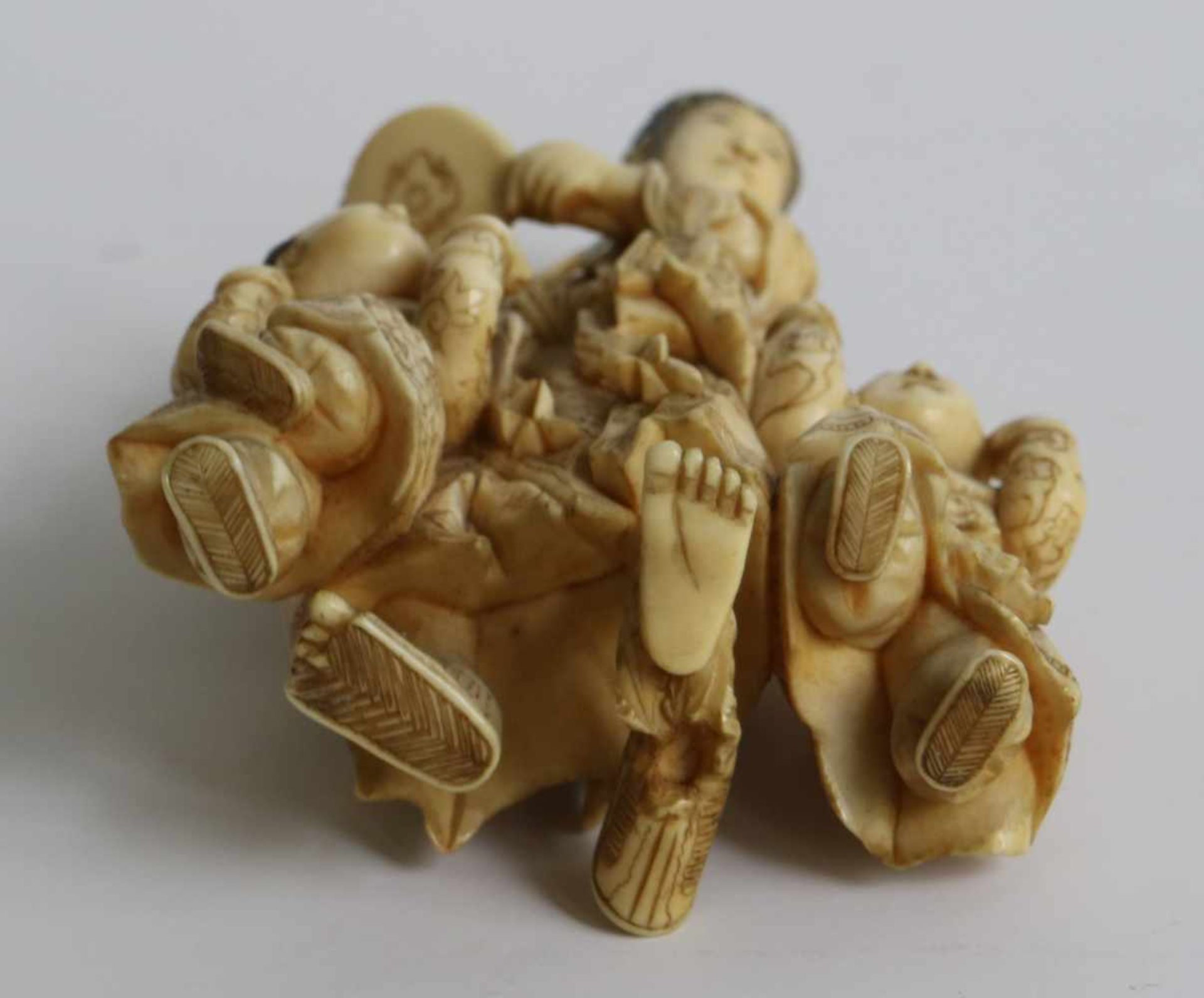 Ivory figural group Japn MEIJI period H 8,2 cm very fine quality signed private collection - Bild 5 aus 5