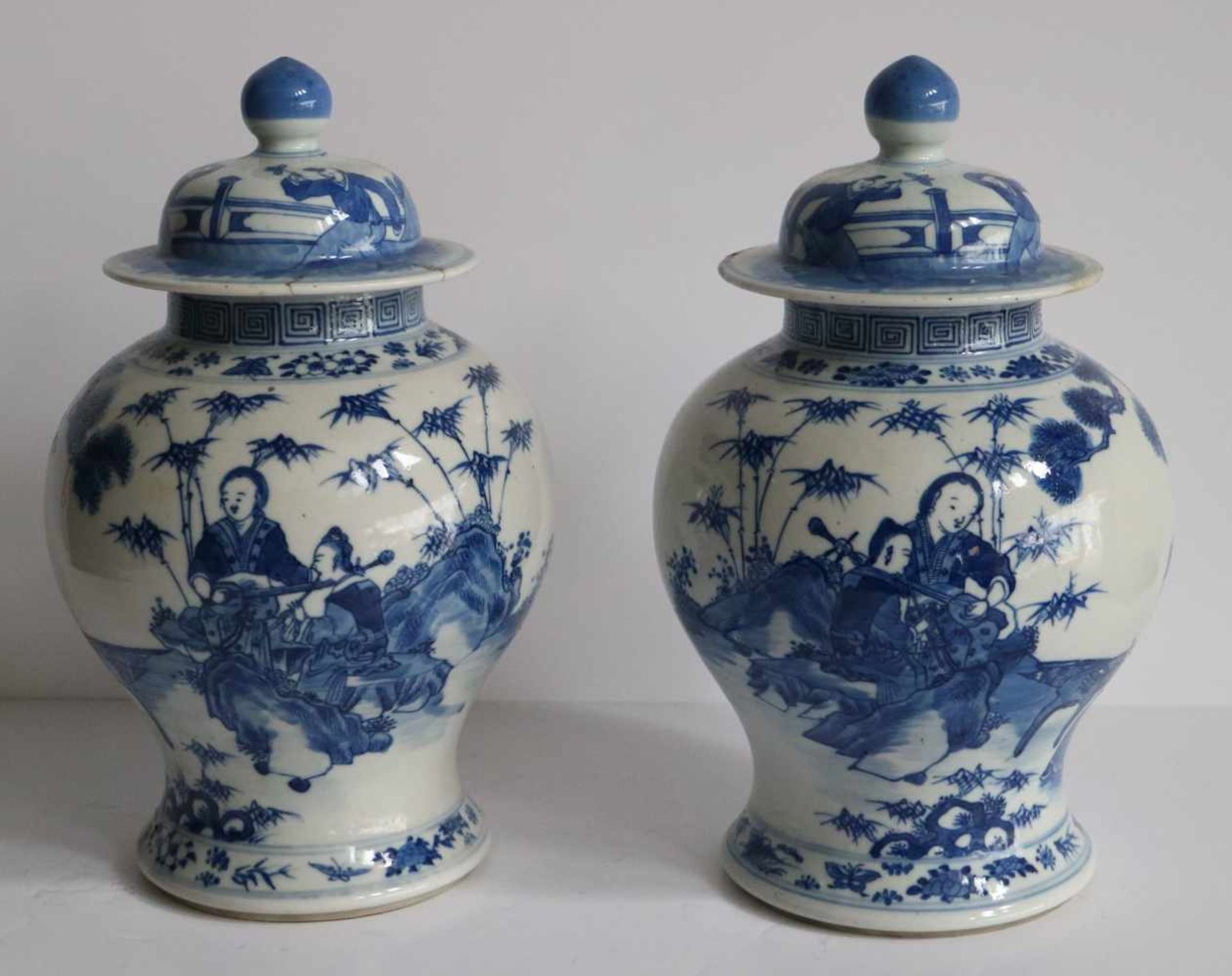 Chinese porcelain pair of blue and white lidded pots 1900 H 31 damage to lid / restoration