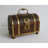 19th century Neo-Gothic jewelery box Finished with leather and copper 21,5 x 13,5 x 15,5 cm