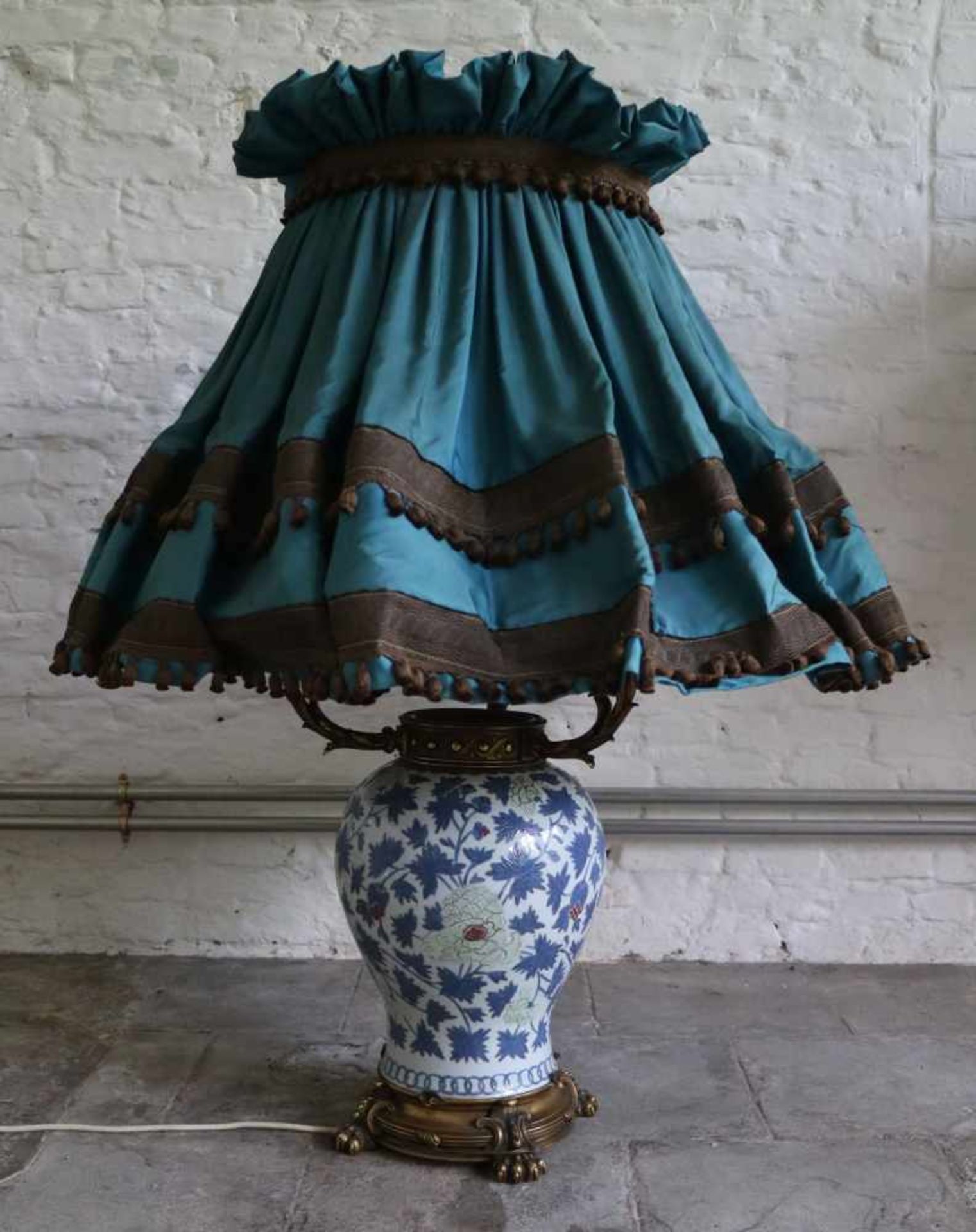 Chinese vase 19th century, transformed into a lamp shade H 97 cm, vaas 30 cm