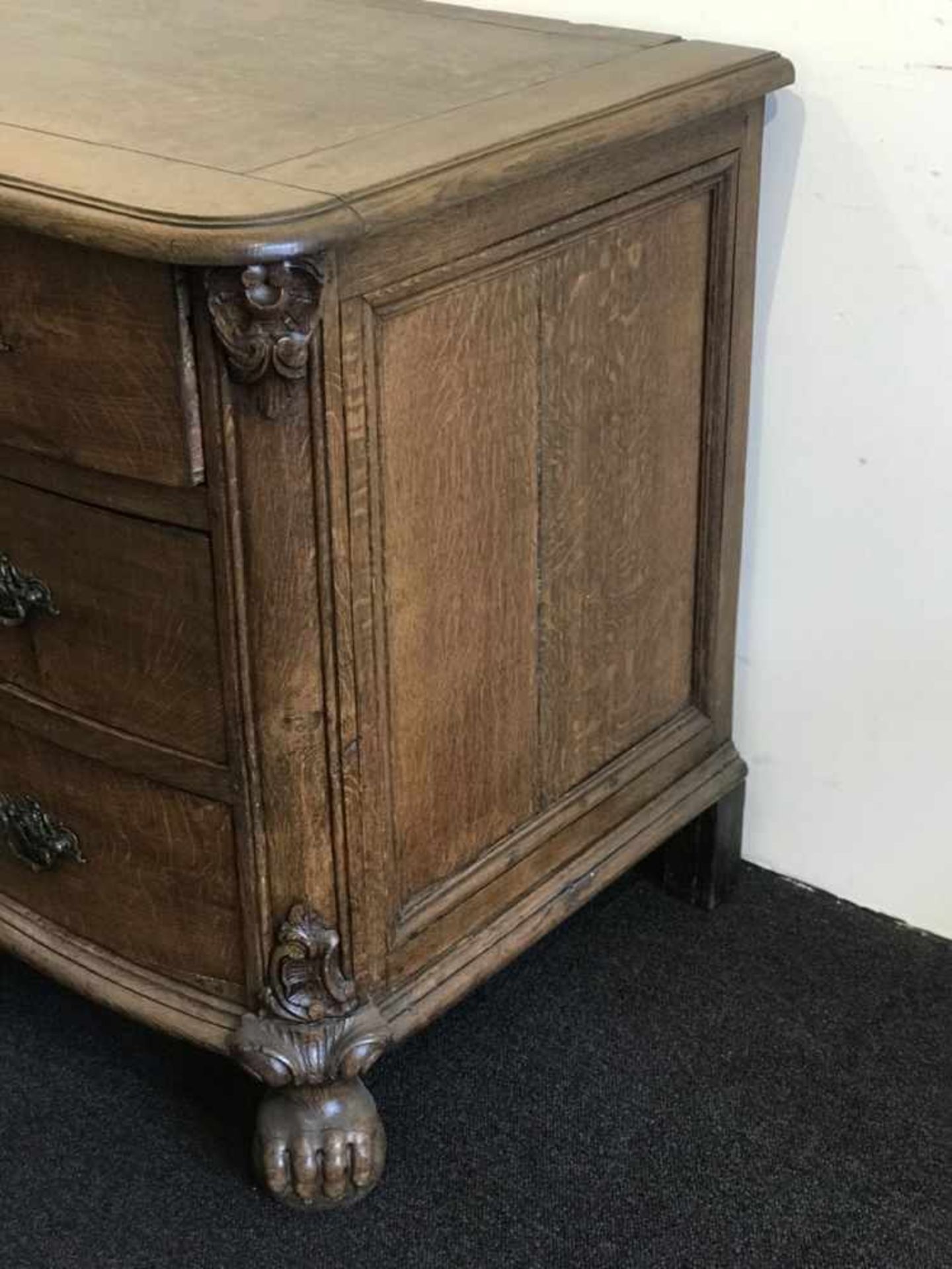 Chest of drawers on claw legs oak, 19th century H 86 B 123 D 68 cm - Bild 4 aus 5