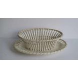 SEWELLS & DUNKIN pottery fruit bowl with saucer, 1st half of the 19th century 37 x 25 en 29,5 x 20