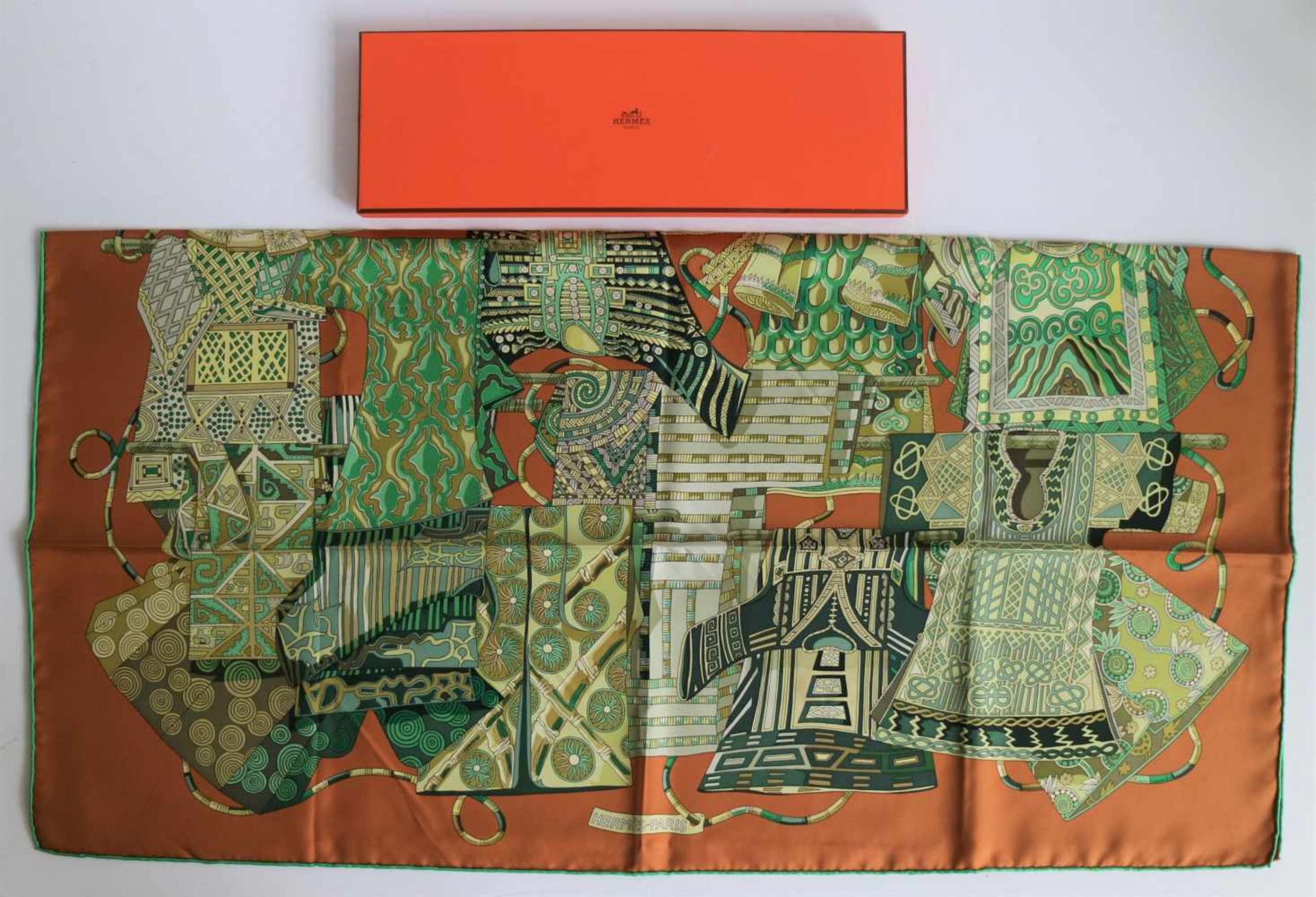 Hermes scarf Voyages and Etoffes with original box 87,5 x 87,5 cm