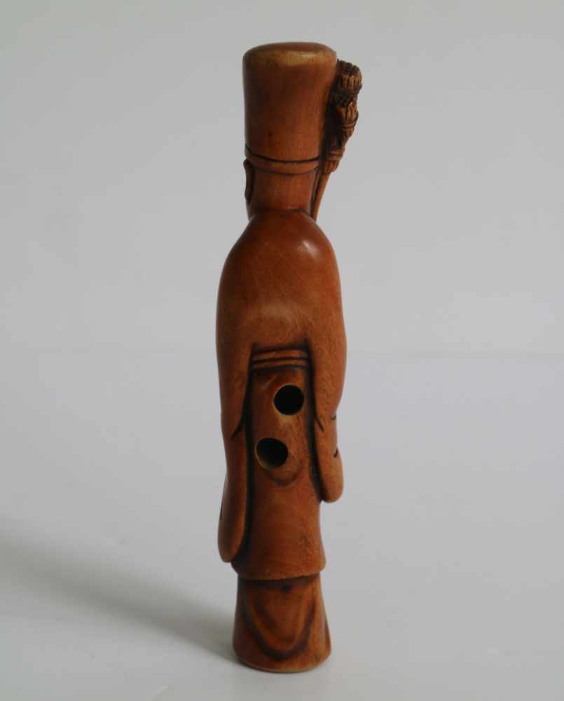 Boxwood netsuke of a sholar Japan 20th century H 10 cm signed private collection - Image 2 of 5