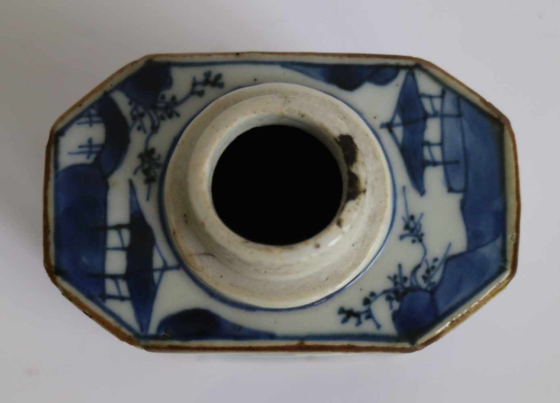 Chinese tea caddy Blue/white tea caddy early 18th century H 10 cm hairline - Bild 5 aus 6
