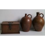 Flemish suitcase and two 19th century pitchers 34 x 19 x 24 en H 35 en 36,5 cm