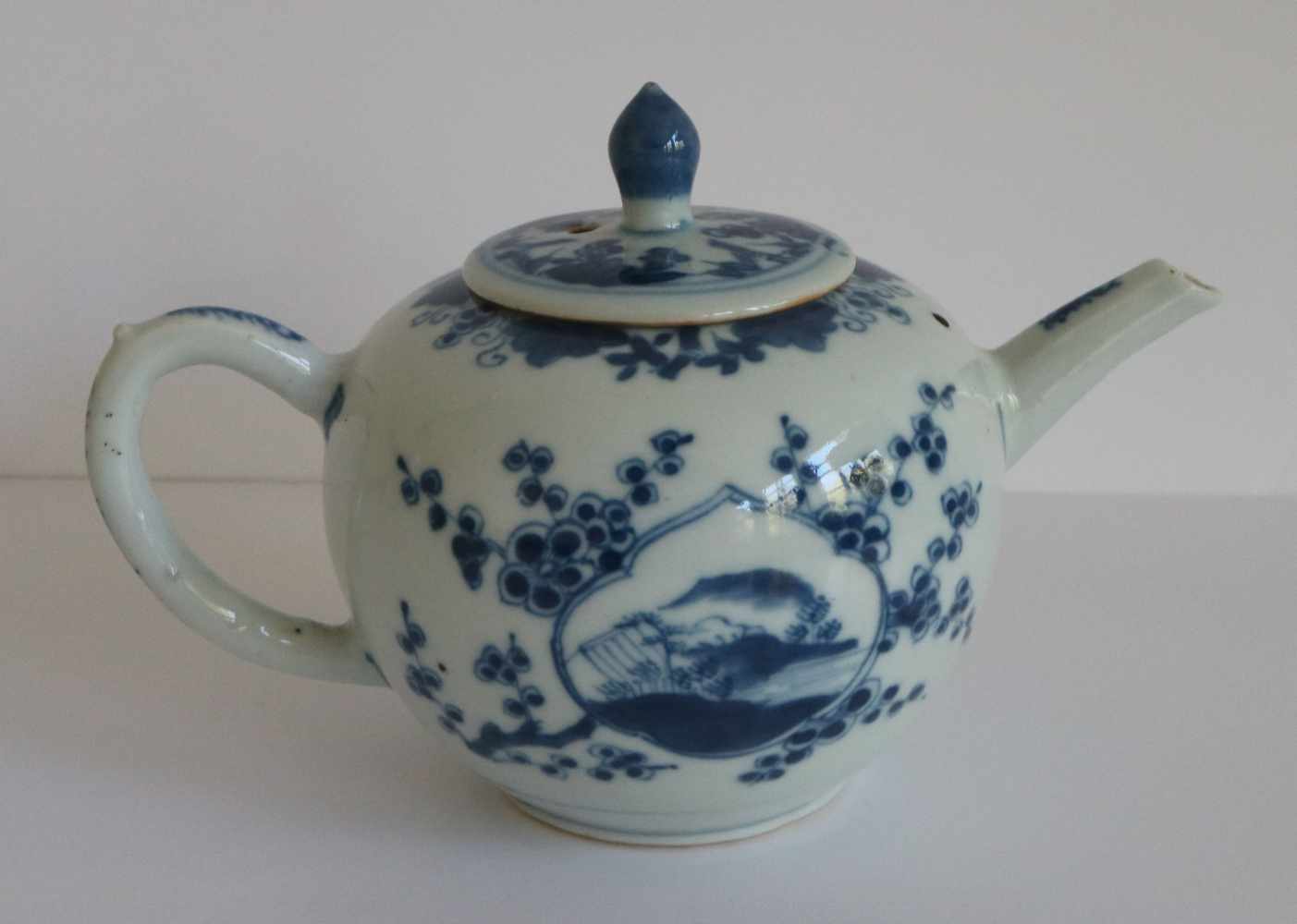 Chinese teapot blue White H 11,5 B 18 cm - Image 3 of 6