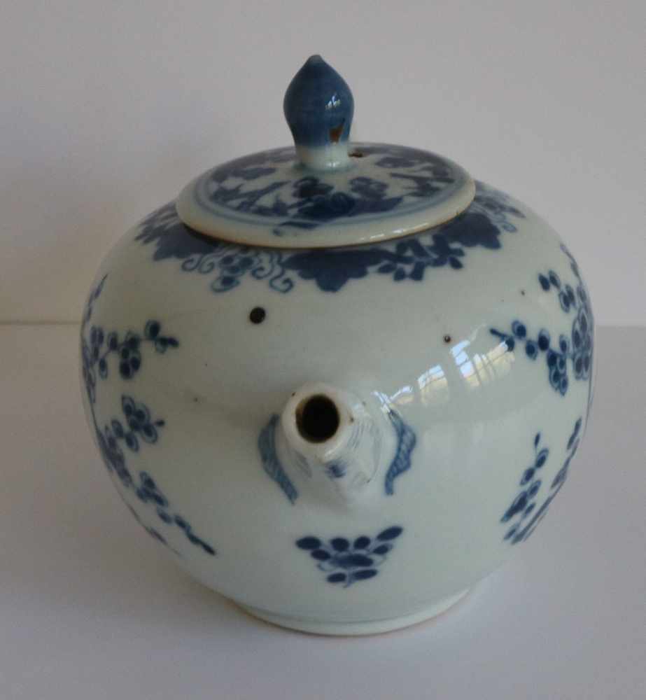 Chinese teapot blue White H 11,5 B 18 cm - Image 4 of 6