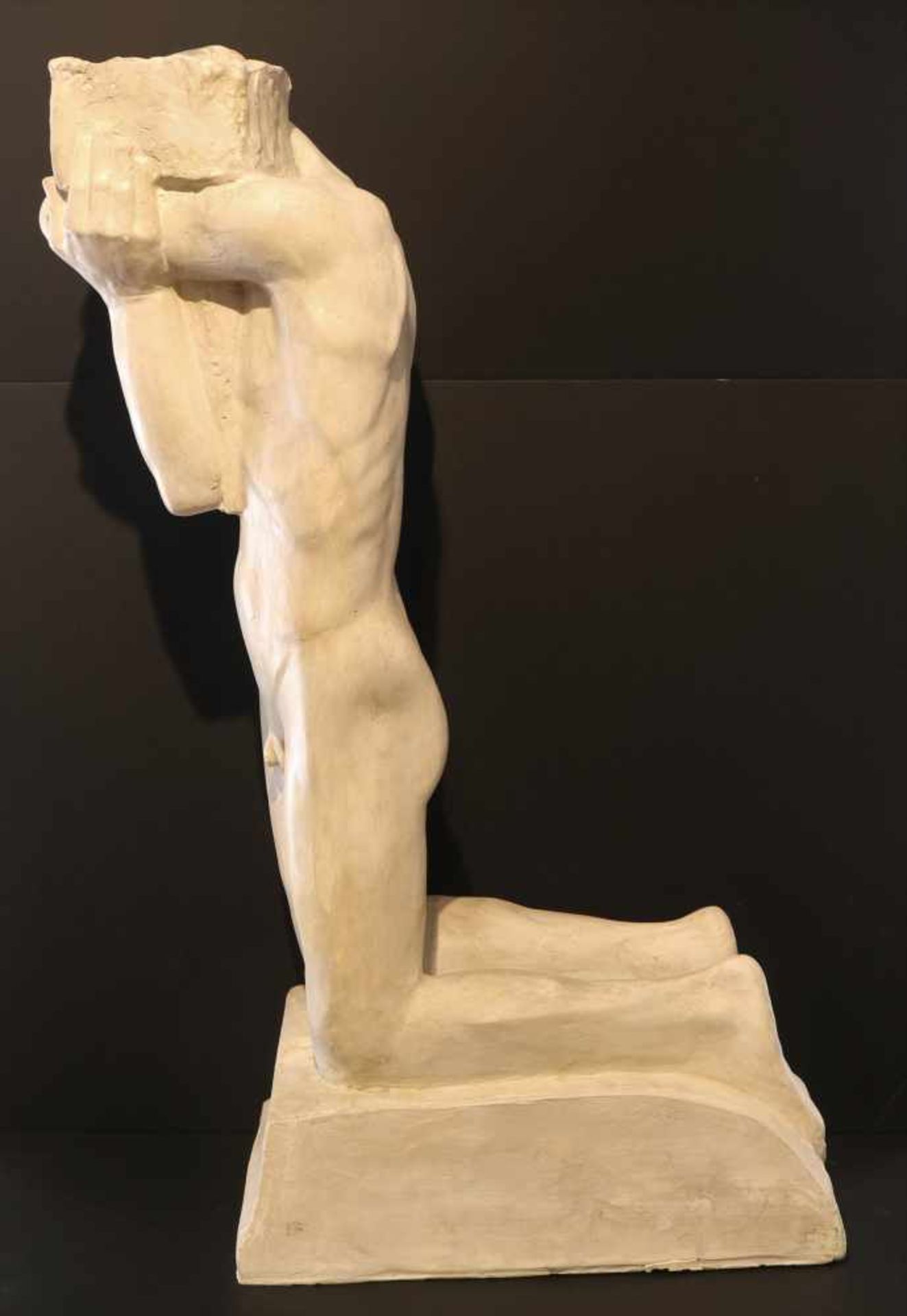 Georges MINNE (1866-1941) The large relic bearer, patinated plaster H 99 cm Postuum cast - Bild 3 aus 6