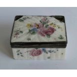 18th century Mennecy snuff box 18th century 5,5 x 4,5 x 3,5 cm damages