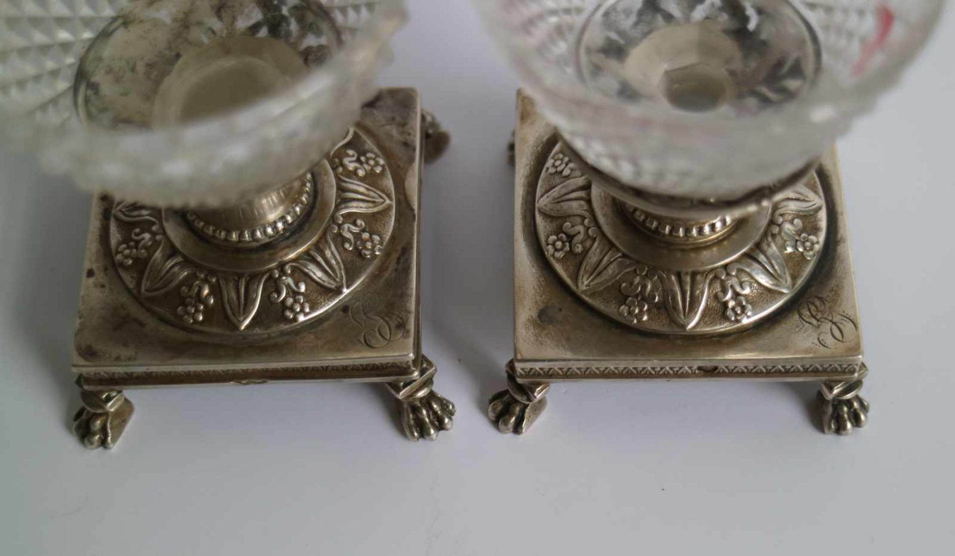 Silver salt shakers 18th century H 7,5 en 13 cm - Bild 2 aus 3