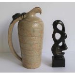 Ceramic jug and bronze sculpture H 30 en 37,5 cm