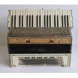 Accordion Meinel & Harold Harmonika fabrik Klingenthal i.S. circa 1930 with original case 56 x 44 x