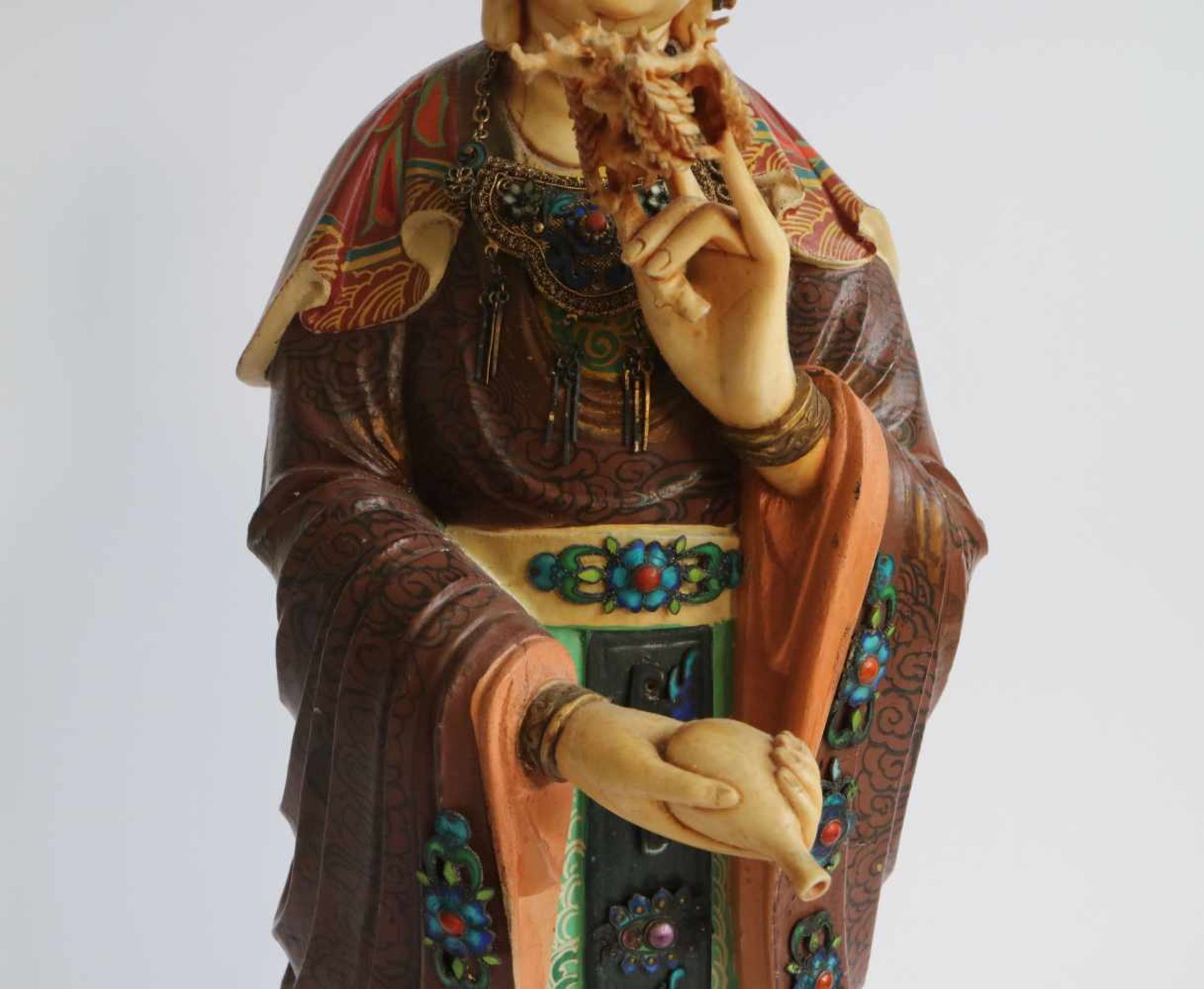 Chinese Guanyin statue wood with polychrome and ivory (head, hands and feet) H 46,5 cm - Bild 4 aus 5