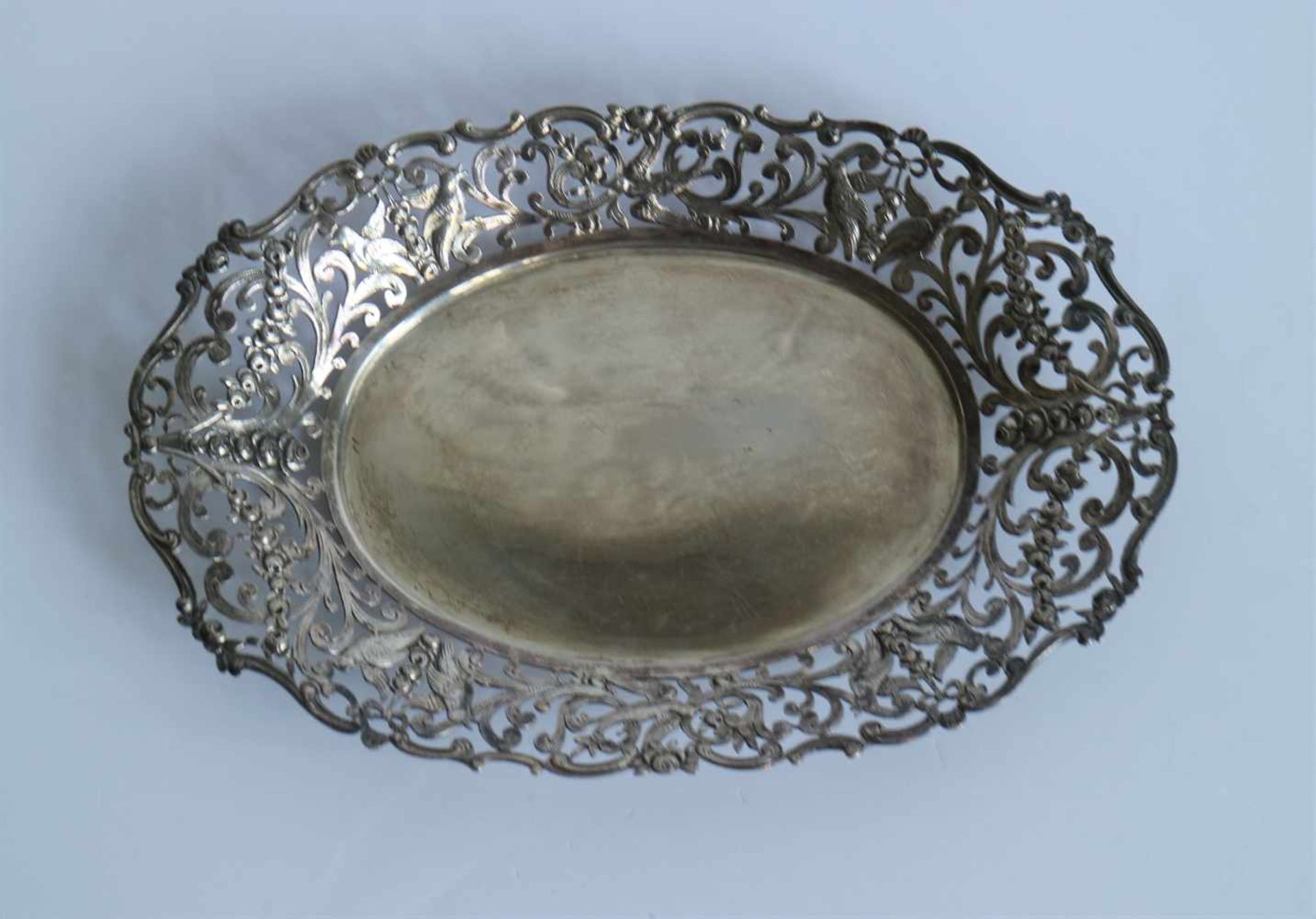 Silver dish with pigeons early 20th century Belgian, marked, silver 800 21,5 x 14 x 4 cm - Bild 3 aus 4