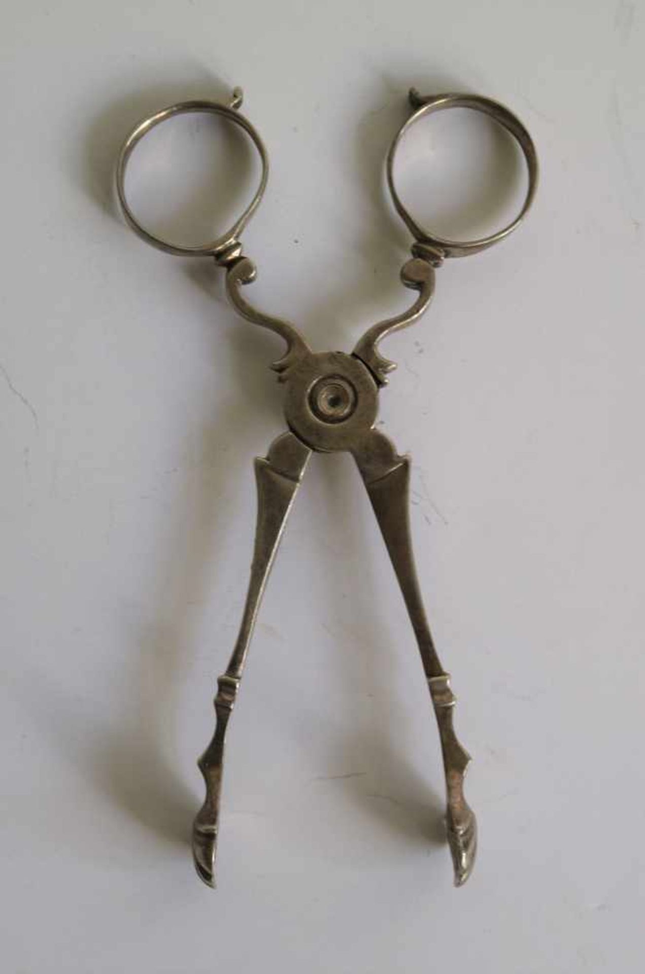 English silver sugar tongs 18th century L 10,5 cm marked - Image 2 of 4