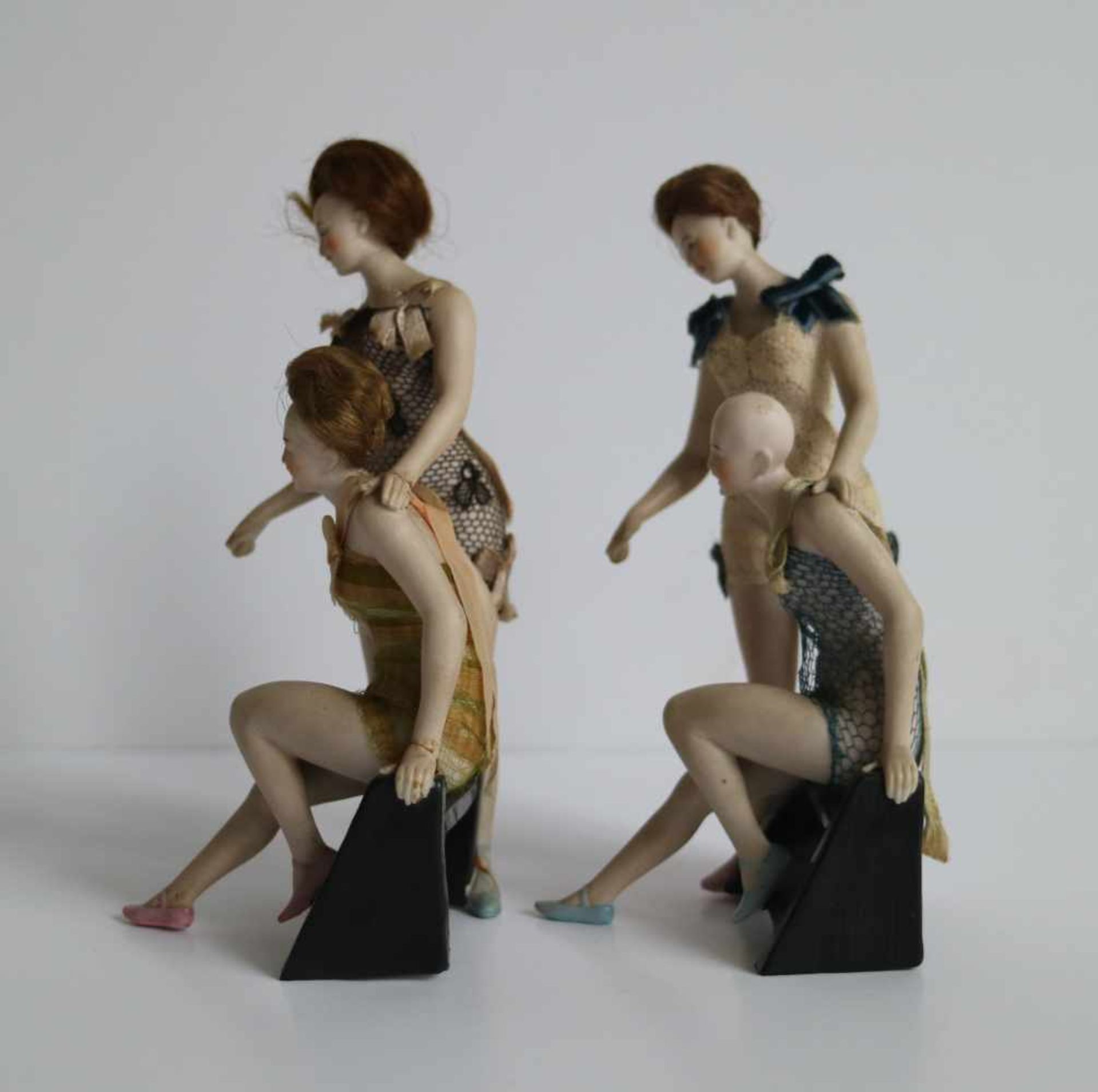 Biscuit dolls Standing and sitting ladies H 14,5 cm - Bild 4 aus 4