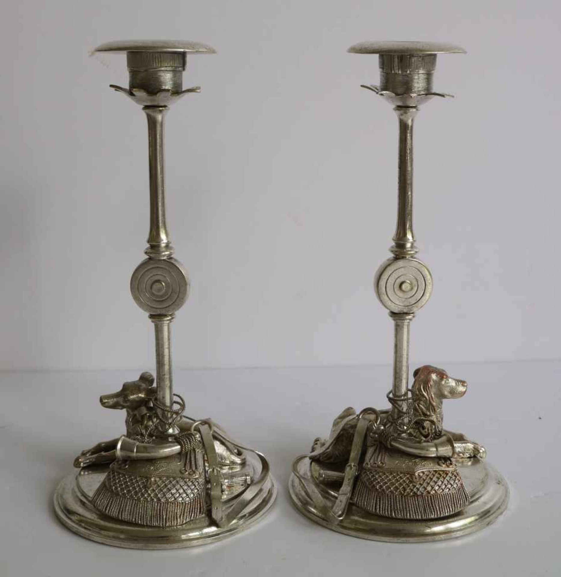 Pair of silver-plated candlesticks with a hunting scene Period 1860 - 1880 H 19 cm - Bild 3 aus 3