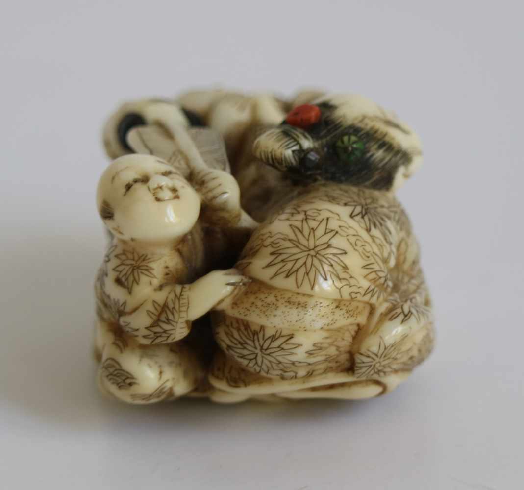 Ivory okimono netsuke Four figures with a mask, Japan, Meji period B 4,7 cm - Image 3 of 4