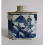 Chinese tea caddy Blue/white tea caddy early 18th century H 10 cm hairline