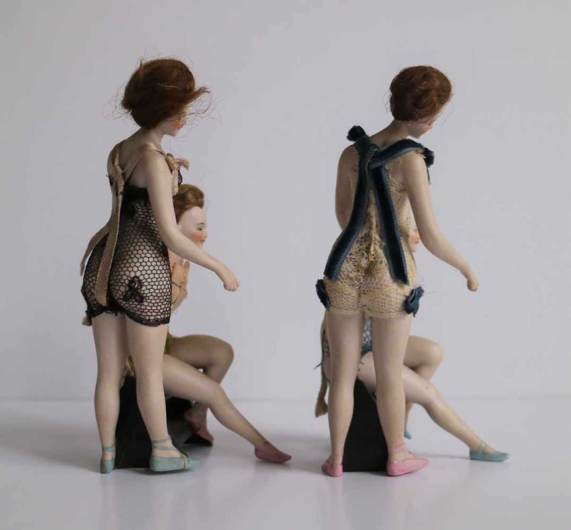Biscuit dolls Standing and sitting ladies H 14,5 cm - Bild 2 aus 4